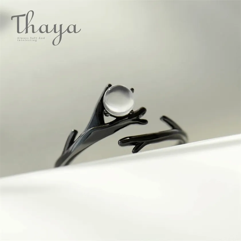 Thaya Original Moonlight Forest Design Finger Ring Moonstone Gemstone S925 Silver Black Branch För Kvinnor Eleganta Smycken 220216
