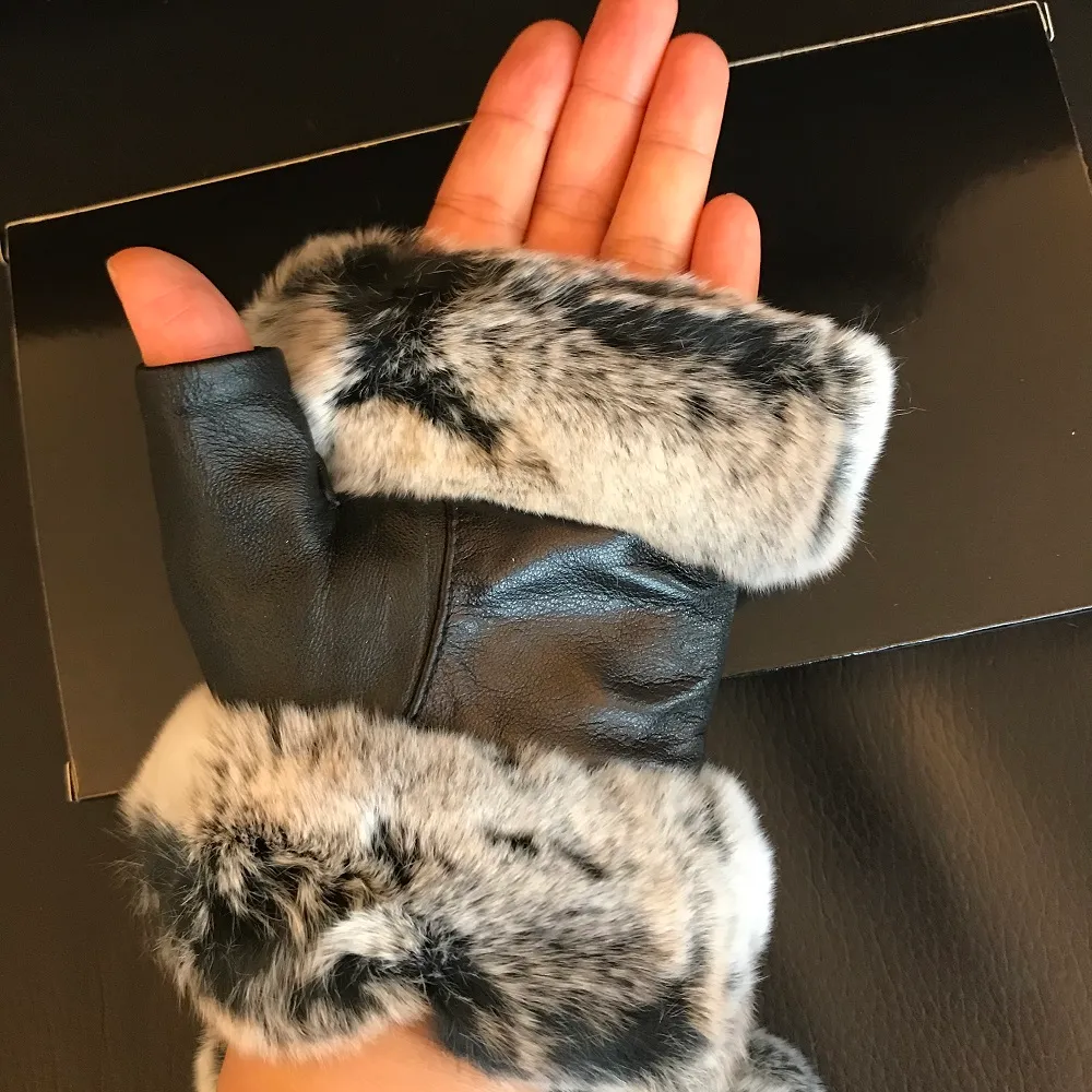 Gant de style vintage hiver doux en cuir véritable Gants à doigts ouverts avec des gants noirs en fourrure de lapin de bonne qualité avec boîte-cadeau (Anita)