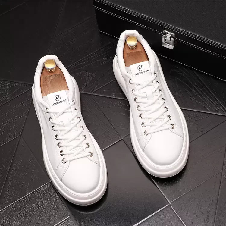 Mode Andningsbar Casual Dress Bröllop Skor Klassisk Vår Höst Vit Mäns Läder Flat Luxury Designer Lätt Lätt Lätt Snörning Male Sneakers