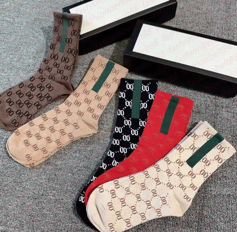 Designer-Socken für Herren und Damen, fünf Paar, Luxe-Sport-Winter-Mesh-Buchstaben-bedruckte Socken-Stickerei, Baumwolle, Mann mit Box