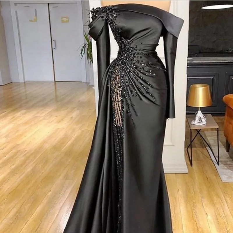 2021 Nieuwe Sexy Zwarte Mermaid Avondjurken Slijtage Shoulder Lange Mouwen Crystal Beading Satin Dubai Arabische Formele feestjurk Prom-jurken