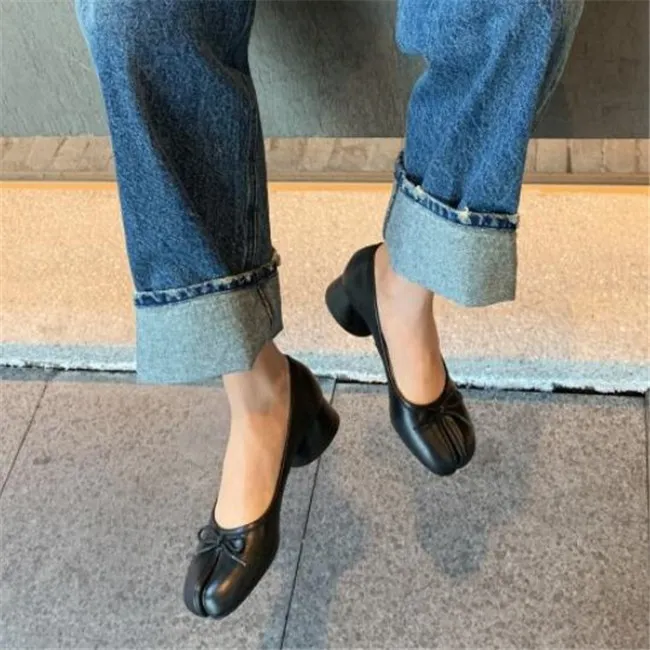 Designer Genuine Leather Split Toe Round Low Heels Shoes Women Spring Autumn New Bowknot Tabi Ninja Pig Feet Pumps Ladies