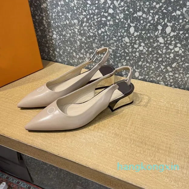 Sandalias de tacón medio para mujer, 4 cm, letras de moda, tacones altos cosidos de cuero, zapatos puntiagudos sexys de verano, exhibición de lujo, zapatos de boda para fiesta, entrega