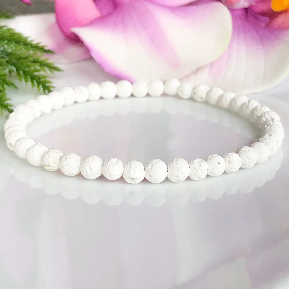 MG1049 Bracciale in pietra lavica bianca Bracciale con diffusore di olio essenziale Gioielli per aromaterapia Bracciale elasticizzato con perline laviche delicate