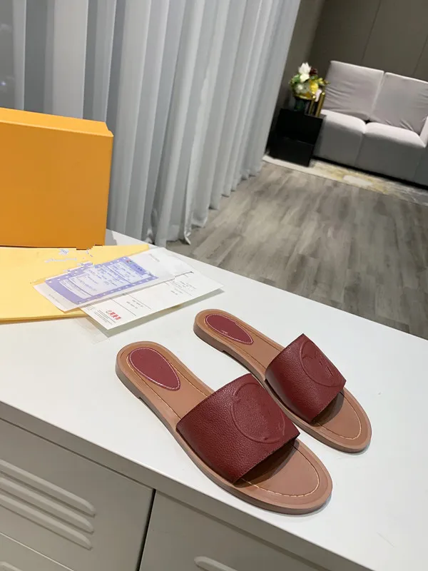 Moda Tasarımcısı Kadınlar Plaj Sandalet Nakış Platformu Ayakkabı Çevirme Loafers Yaz Flats Ayakkabı Bayanlar Sandalet Terlik 35-42