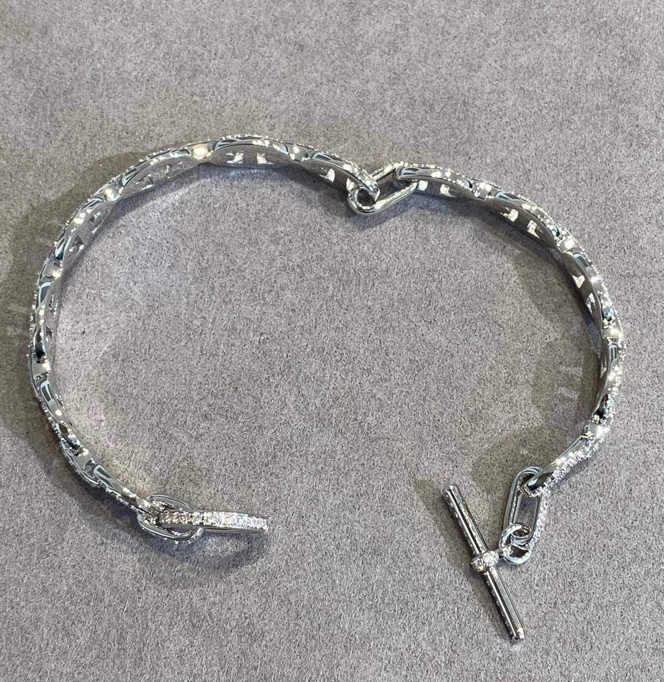 Bracciale punk di qualità di lusso con design cavo e diamante scintillante per regalo di gioielli da sposa da donna in platino placcato oro rosa 18 carati PS3981A