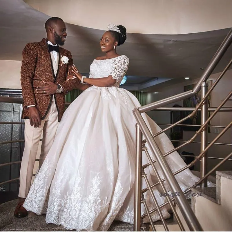 Model nigerian deals en dentelle