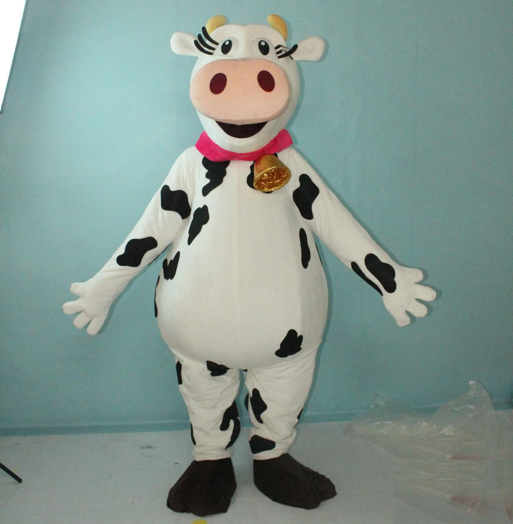 2019 usine costume de mascotte de vache à lait chaud costume de fourrure de vache à lait pour adultes à wera