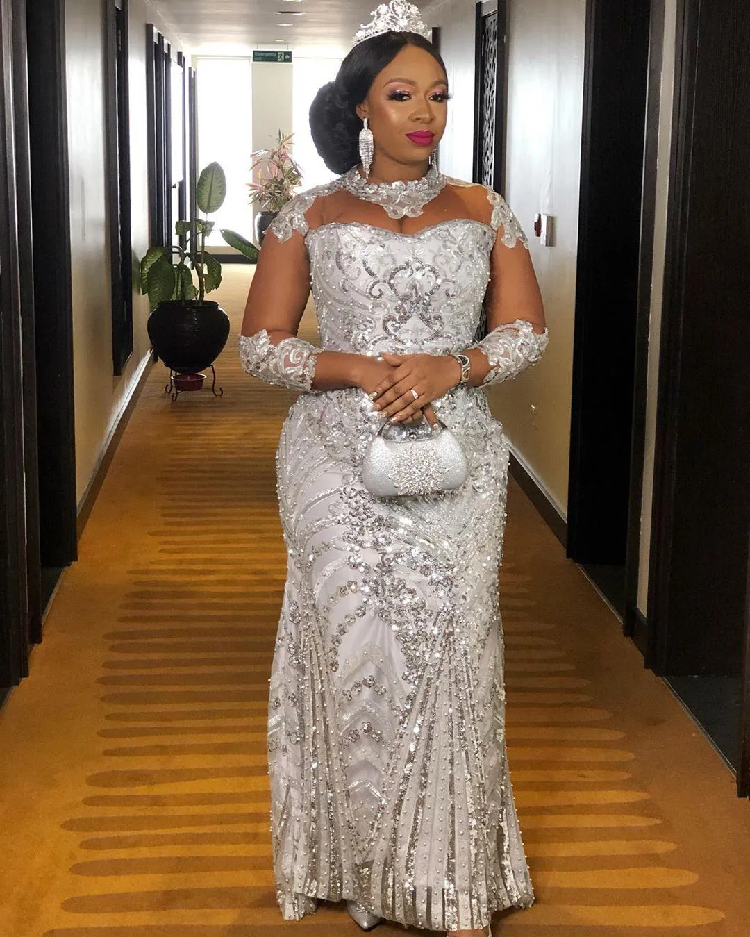 Arabiska Aso Ebi Silver Lace Beaded Evening Klänningar Sheer Neck Prom Klänningar Mermaid Formell Party Seond Reception Gowns Dress