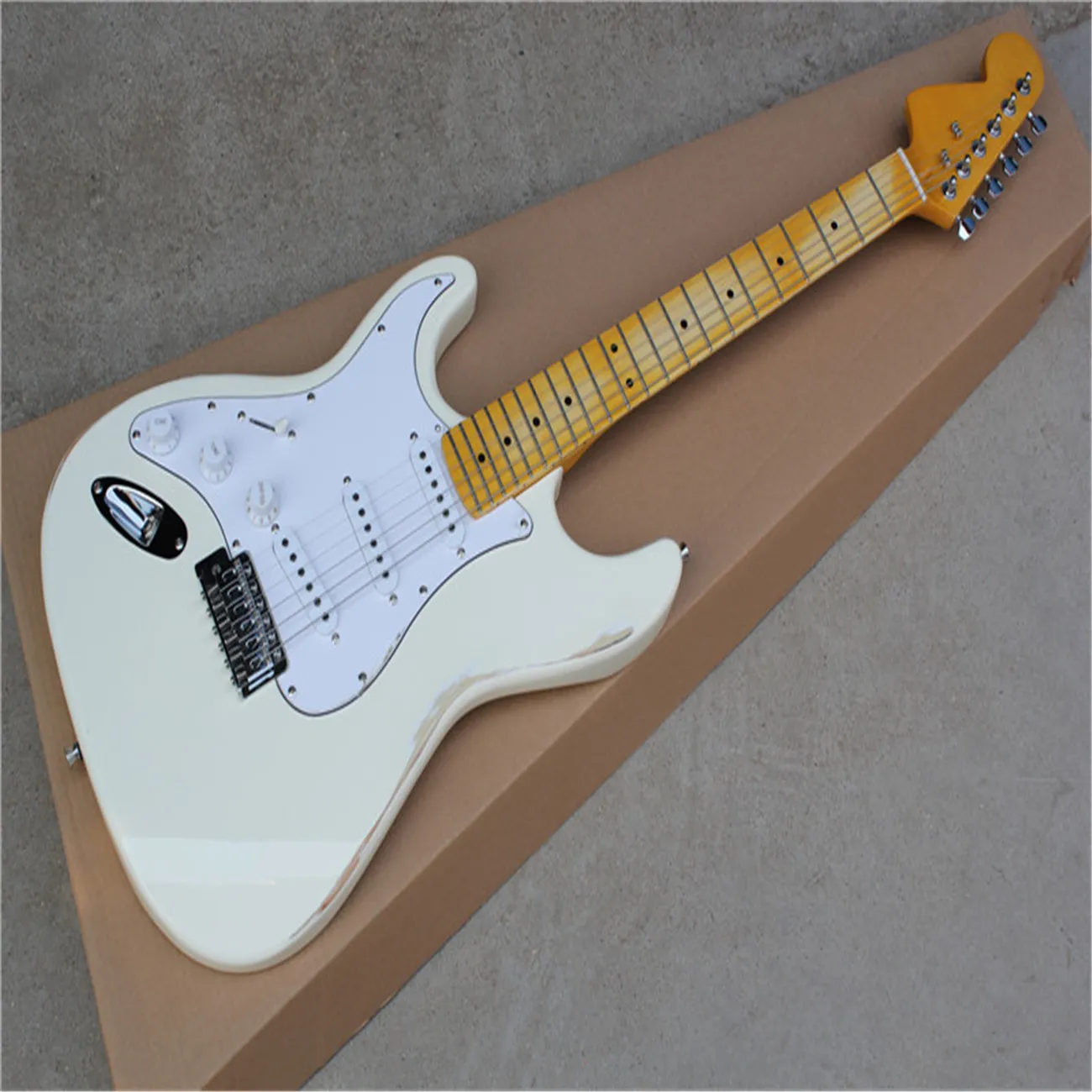 Vänster Hand 6-String Electric Gitarr, Cream Chrome Plated Metal Hårdvara Imitation Gammal Maple Fingerboard