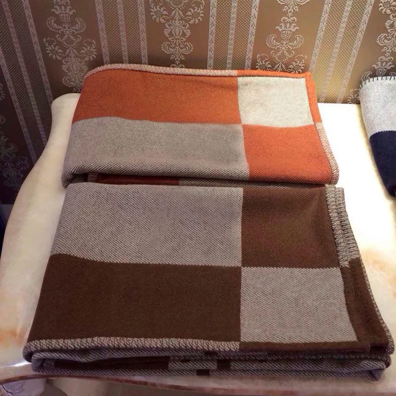 Markendecke Großhandel Buchstabe Frühling Herbst Frauen werfen weiche Wolldecke Schal tragbar warmes Plaidsofa Bett Fleece Neue Produkte