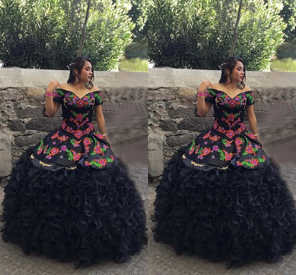 2022 Modest Mexican Charro Quinceanera Dresses Tiered Ball Gown Vinatge 어깨 끄기 Satin Organza Sweet 15 Dress 16 Girls Plus 크기