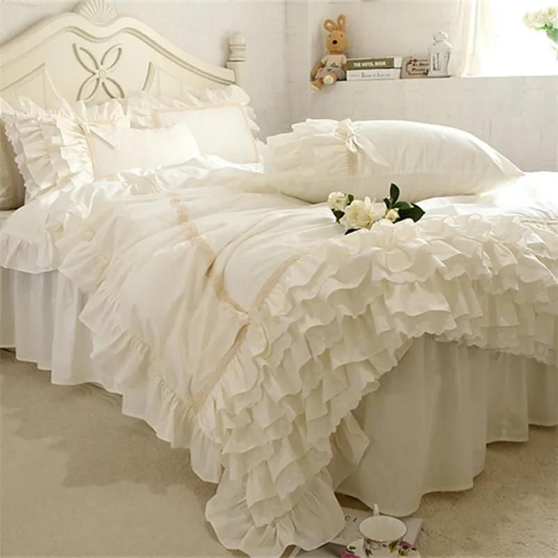 Capas de Luxo Coberturas Beige Cama Set Ruffle Lace Duvet Capas Europeias Românticas Cama cama Cama Coleção Casa Cama Queen Capa T200706