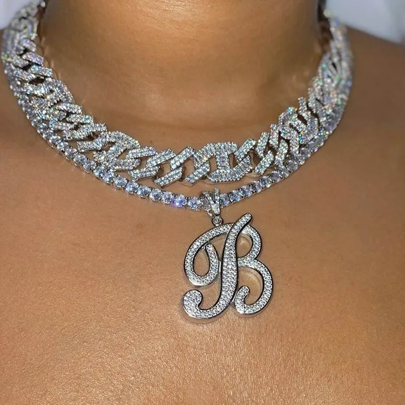 2021 nouveau A-Z Cursive Lettres Bricolage Nom Pendentif Collier Glacé Cubique Zircone Femmes Hommes Hiphop Mode Charme Ras De Cou Bijoux