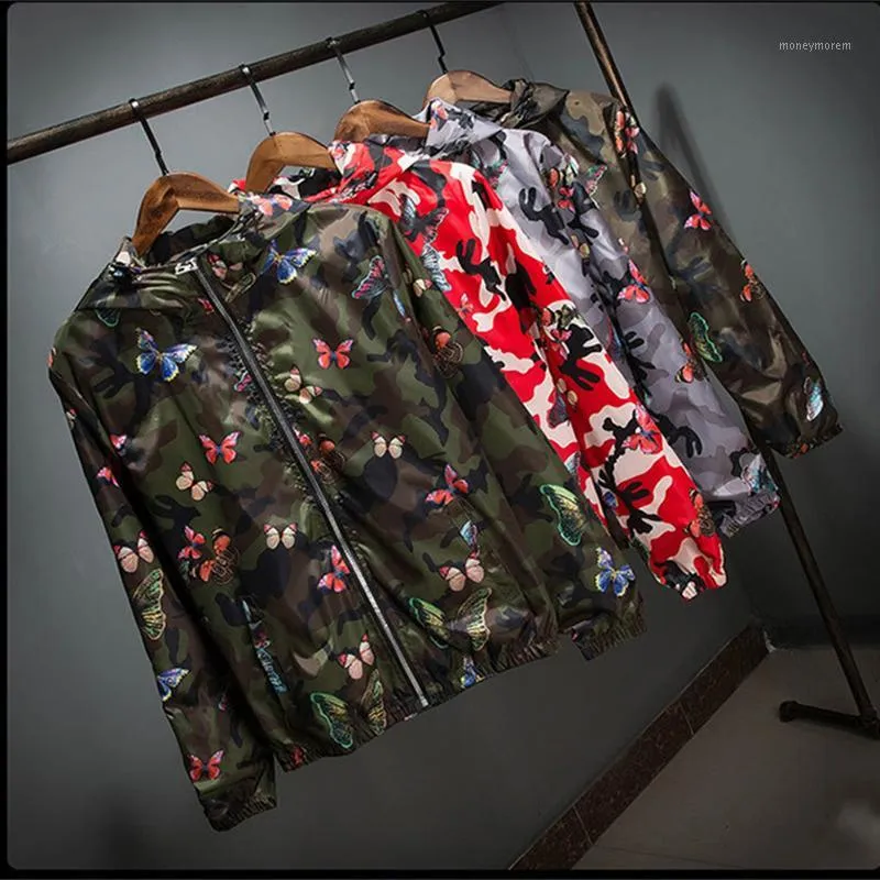 Gabardinas para hombres Venta al por mayor-Hombre de alta calidad para mujer Verano Camo Chaqueta cortavientos Delgada Mujer Camuflaje Mariposa Primavera Con capucha Windbrea