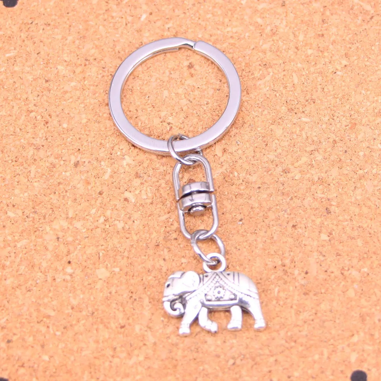 Mode Schlüsselbund 16*20mm Thailand halterungen elefanten Anhänger DIY Schmuck Auto Schlüssel Kette Ring Halter Souvenir Für Geschenk