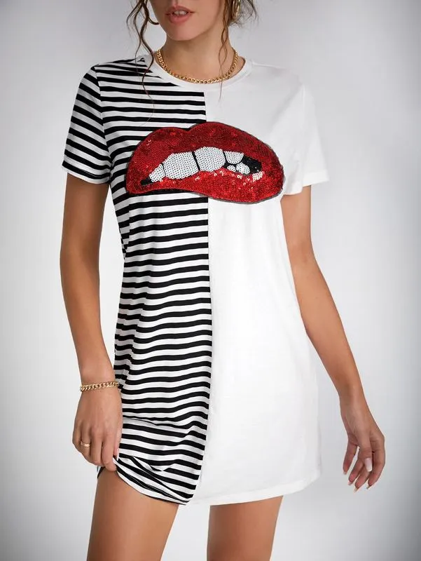 Langes, gestreiftes T-Shirt-Kleid mit Pailletten und Lippen, SIE