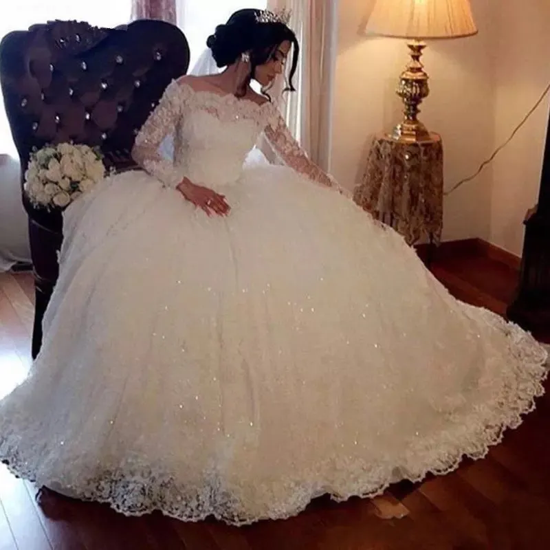 2022 Gorgeous Lace Ball Gown Bröllopsklänningar för bruden Elfenben Långärmad Golvlängd Bröllopsklänningar Bateau Neck Plus Storlek Av Axel Bridal Dress