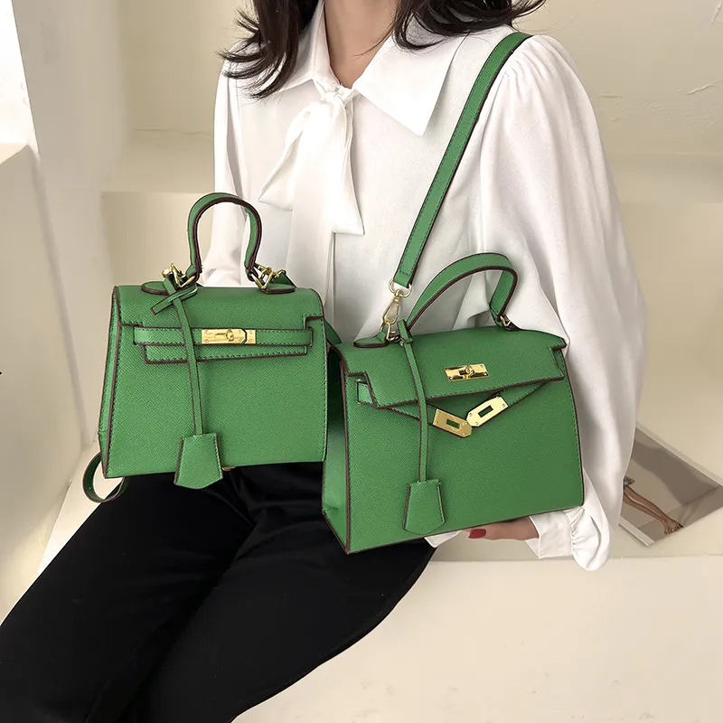 fábrica por atacado Mulheres Bolsa Bola elegante Atmosfera Litchi Padrão portátil Bolsas de ombros portáteis Moda de moda verde Bolsa Bolsa de Messenger de couro 8222