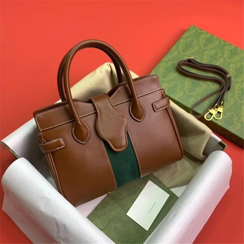 Luxurys Designers Axelväskor Italien Nyaste Messenger Bag Famous Crossbodys Vintage Högkvalitativa Totes Classic Crossbodys Gratis Leveransstorlek 25.5 * 20 * 10.5cm