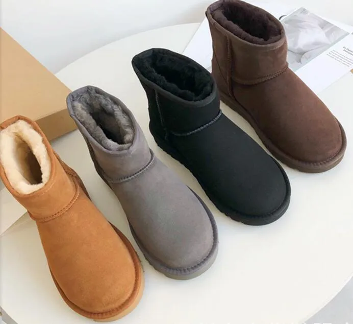 Classic style U5854 women short snow boots keep warm boot Sheepskin Cowskin Genuine Leather Plush boots with dustbag card nice Christmas gifts