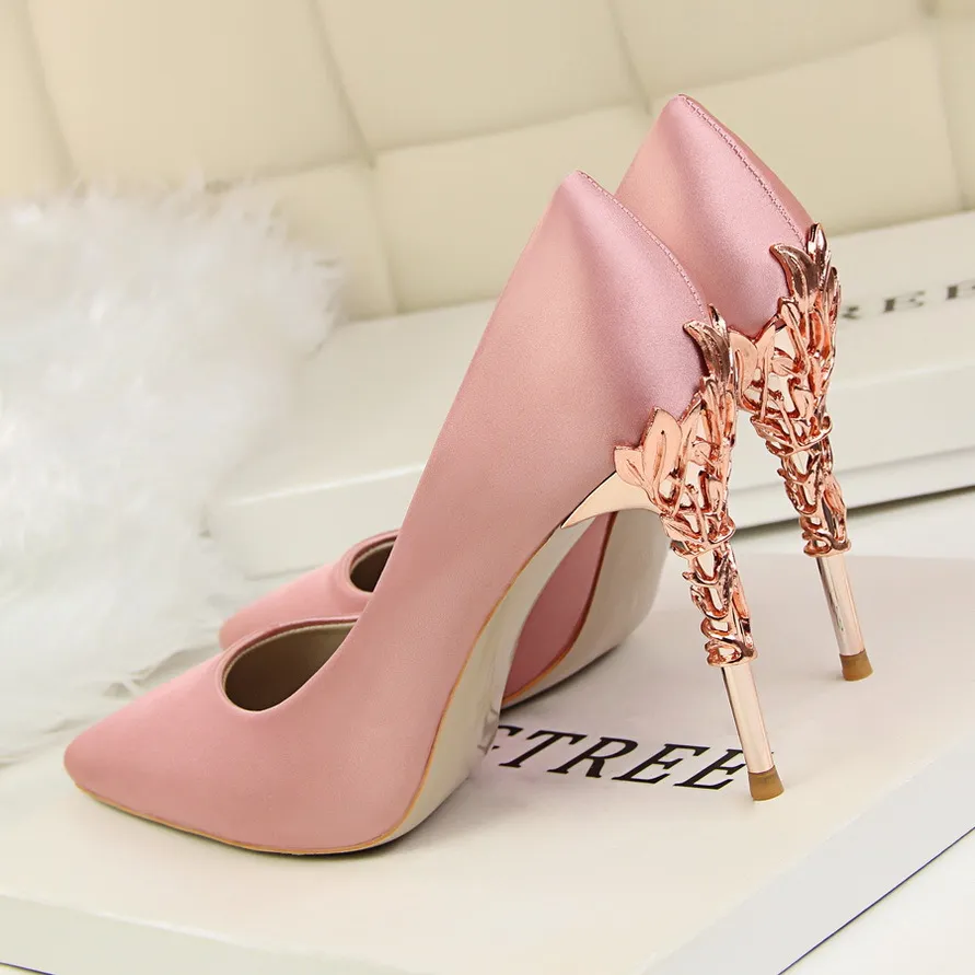 2019 Moda Luksusowe Designer Kobiet Buty Wysokie Obcasy 8 CM 10 CM Nude Czerwień Czerwona Skóra Płytkie Płytkie Buty Dnia Sukienka Buty Darmowa Wysyłka