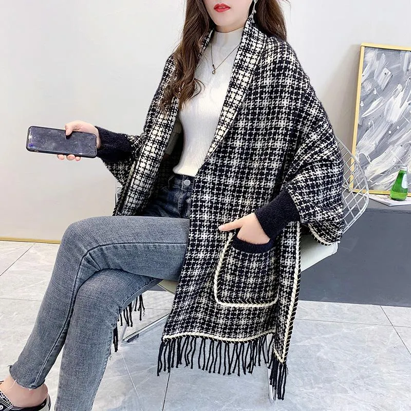 Scarves Woman Fad Pocket Warm Sjal Lös plusstorlek Plaid Cardigan Tassel Sticka Mink Velvet Bat Sleeve Poncho Cape Winter Sweater Coat