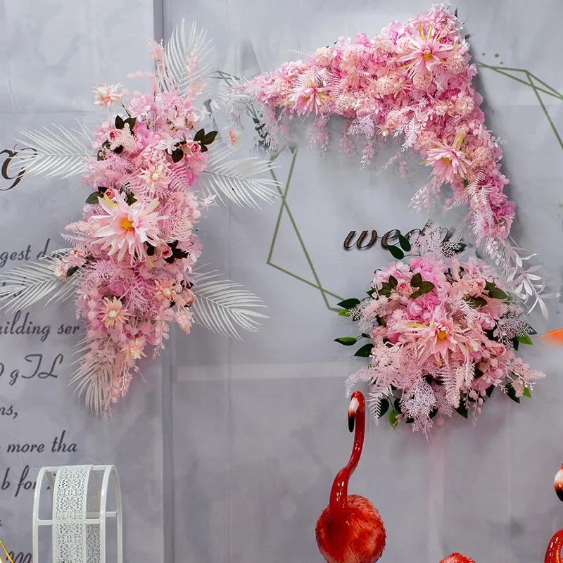 装飾的な花の花輪の花の人工的な偽の盗品の結婚式のアーチの花の背景バレンタインの日の装飾ピンクの取り決め