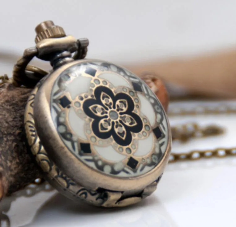 Nouvelle petite montre de poche en diamant mouvement à quartz collier 27mm accessoires vintage en gros édition coréenne montre de mode chaîne de pull