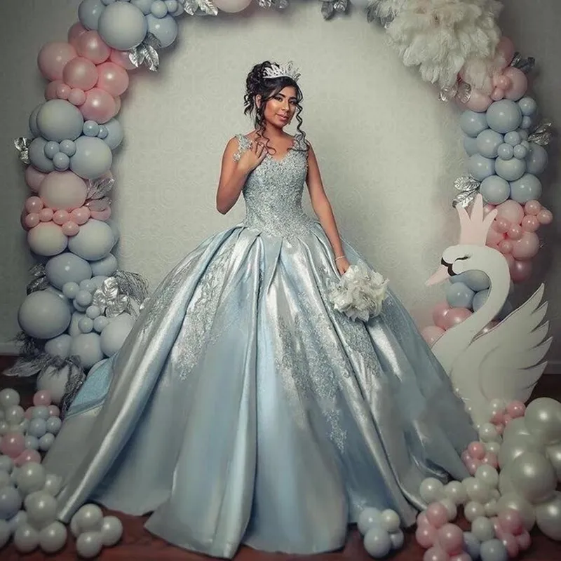 2022 Sky Blue Ball Gown Quinceanera Abiti Perline Fiori 3D Scollo a V Abiti da ballo formale Sweet 16 Dress vestido de 15 anos