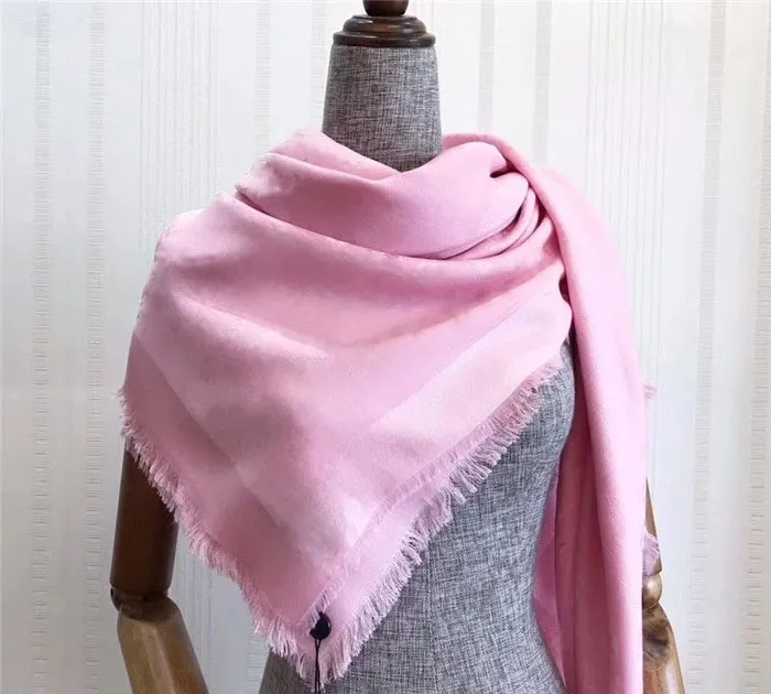 Nyaste Dam Scarf ull Siden fyrkantiga Scarfar c Design kvinna Sjalar Storlek 140*140cm TU145