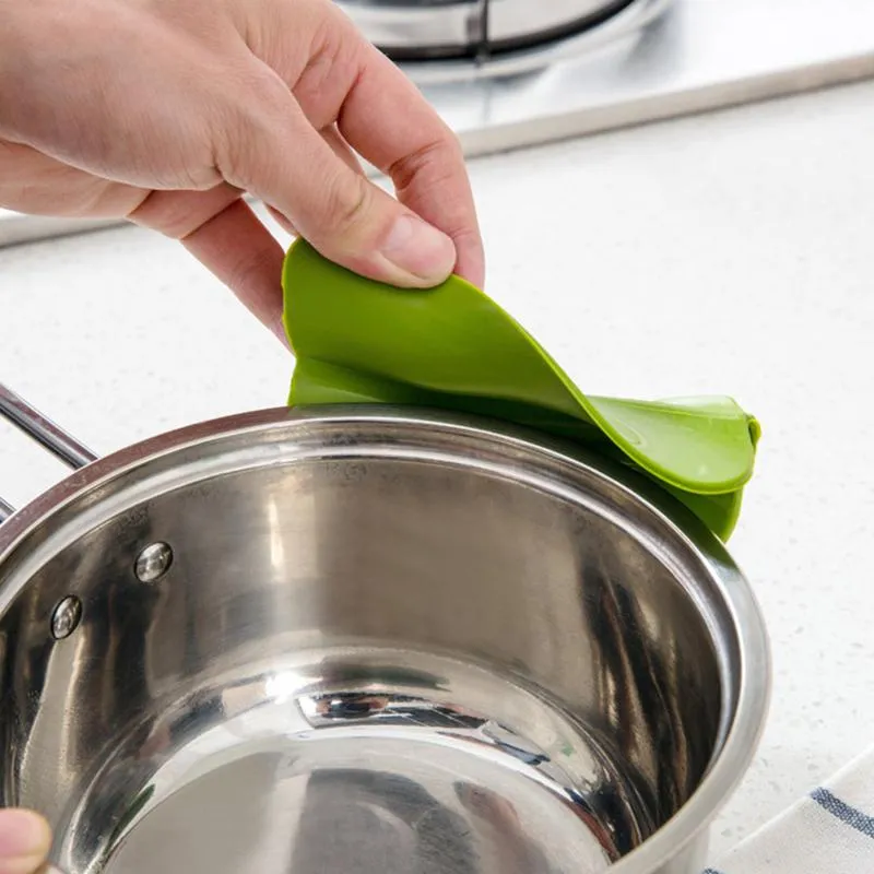 Silicone Liquid Funnel Anti-spill Drain Slip Tools On Pour Soup Spout Pots Pans Bowls Jars Funnels Kitchen Gadget JY0898