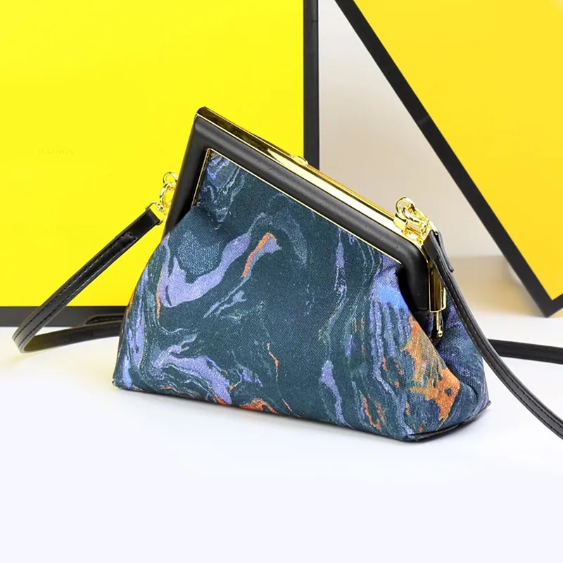 Luxurys designers cross-body väska Nyaste koppling handväska metall hemming marbling canvas nya mode kvinnor handväskor damer singel axel messenger kväll väskor tote