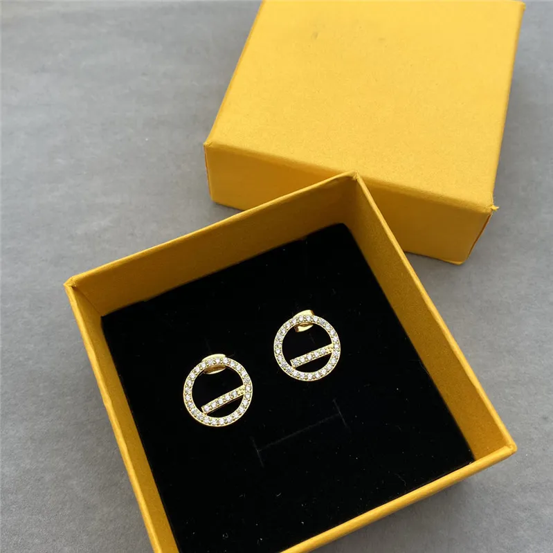 Full Diamond Circle Letter Earrings Ladies Crystal Alphabet Charm Studs flickvän Datum Party Anniversaries Rhinestone Danger Wit320s
