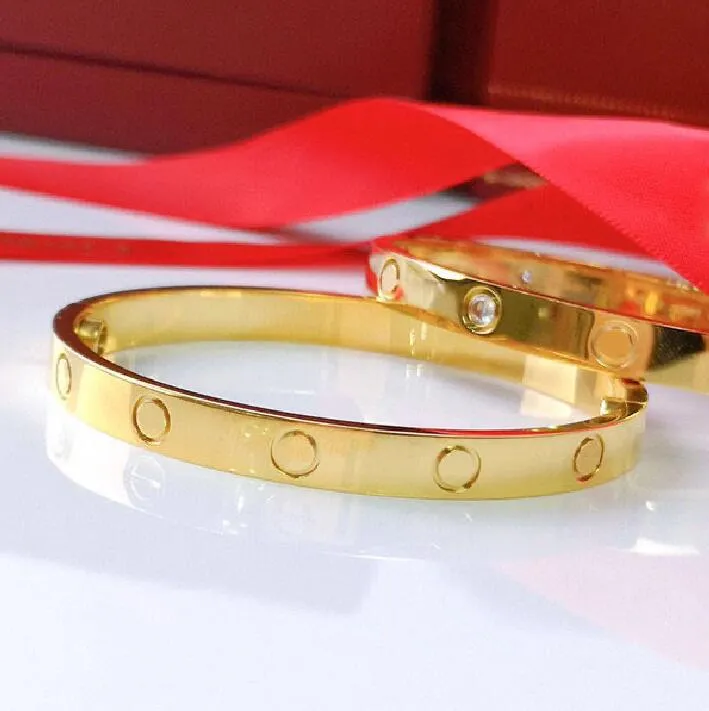 Braceuse de concepteur Bracelet de luxe Bracelettes Brangle Brangle 18k Gold plaqué en acier en acier pour femmes Bracelets classiques pour femmes Silver Classic Gift Bangles