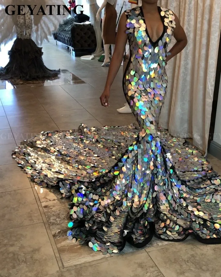 Lyxigt Långt tåg Silver Mermaid Prom Dress för svarta tjejer 2020 Sparkly Sequin V-nacke afrikanska formella kvällsklänningar plus storlek