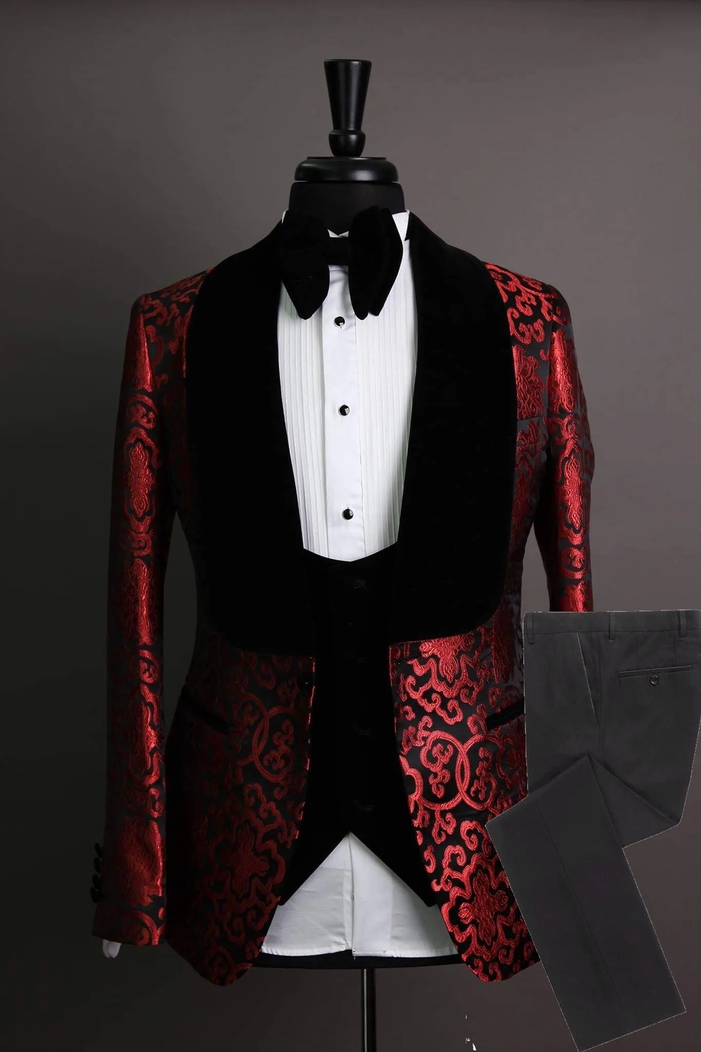Trajes por encargo de los padrinos de boda del mantón de terciopelo solapa del novio esmoquin rojo y Negro hombres de la boda mejor hombre Blazer (chaqueta + pantalones + chaleco + pajarita) L608