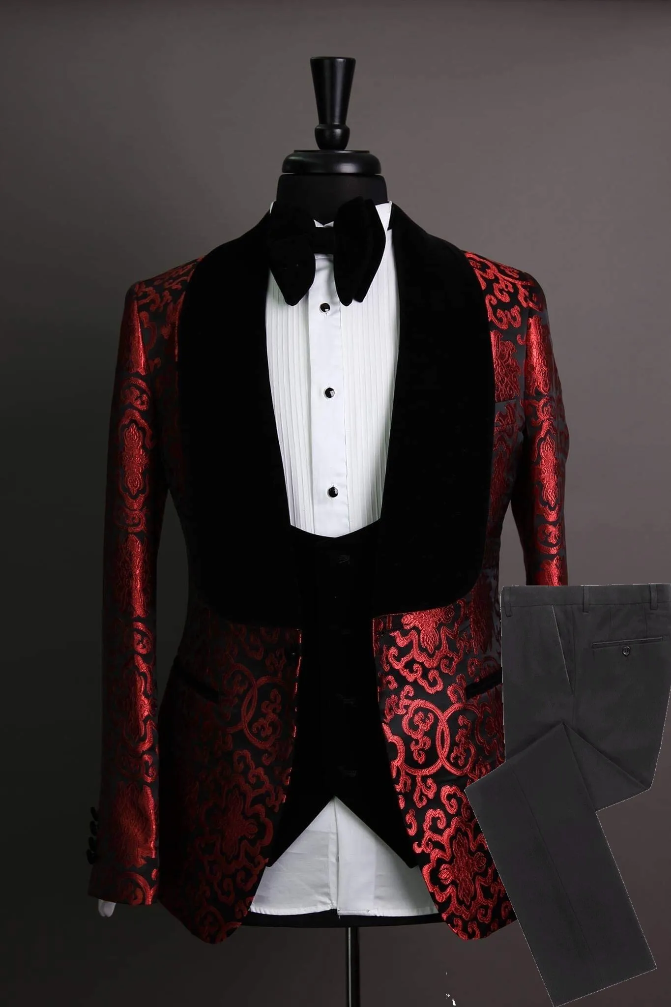 Ternos Custom Made Groomsmen Xaile Velvet lapela do noivo smoking vermelho e preto Homens casamento melhor homem Blazer (Jacket + Calças + Bow Tie + Vest) L608