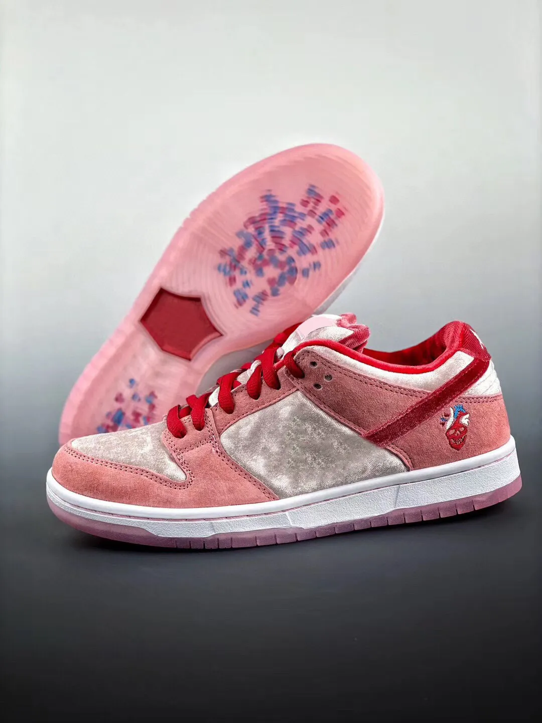 Le plus chaud StrangeLove Authentic Low Valentine's Day Shoes Bright Melon Gym Red Med Soft Pink Hommes Femmes Sports de plein air Baskets avec boîte spéciale originale US4-13