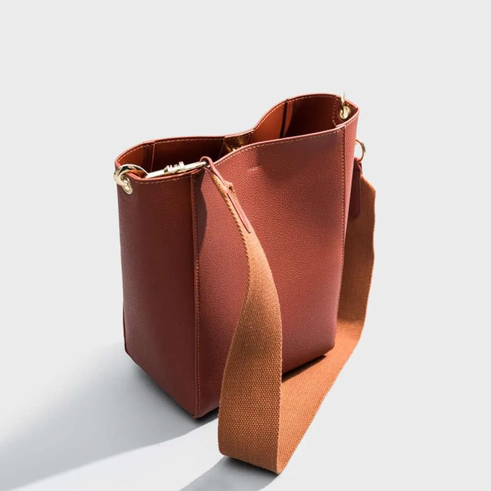 sangle bucket Wide Strap Shoulder Tote Tote Commuter Bag triomphe designer high quality cowhide women handbags e20P#