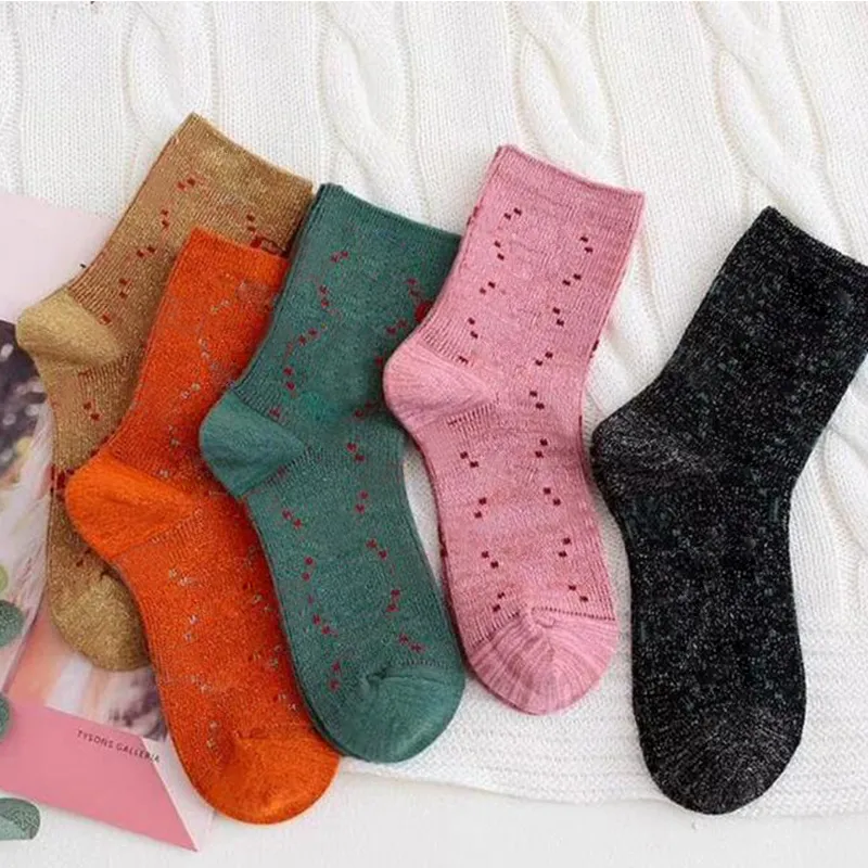 Nouveau mélange couleur femmes fille lettre chaussettes lettre respirant chaussettes avec timbre pour cadeau fête haute qualité prix de gros 0210