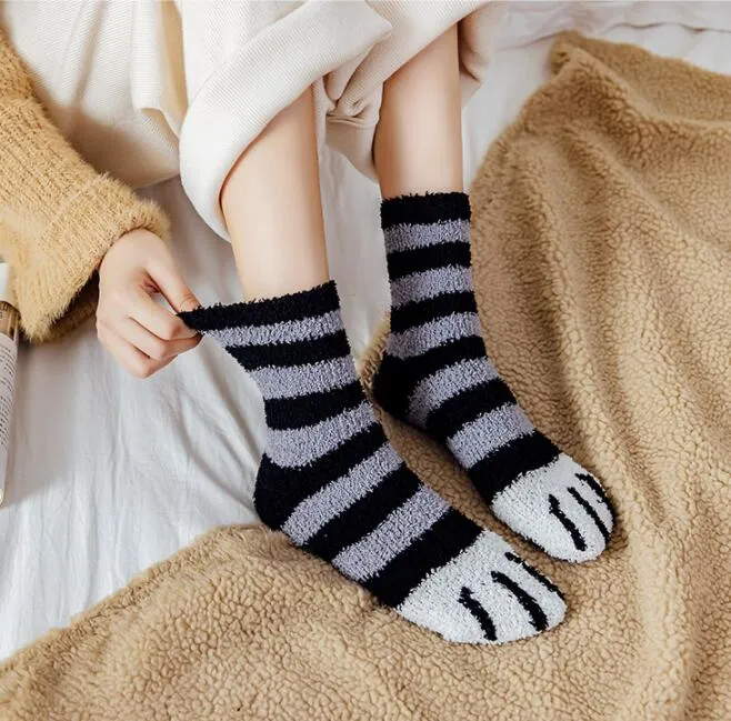 1pair Women's Cartoon Animal Chicken Pattern Coral Fleece Non Slip Floor Socks For Winter P 22083958 Cat 1899