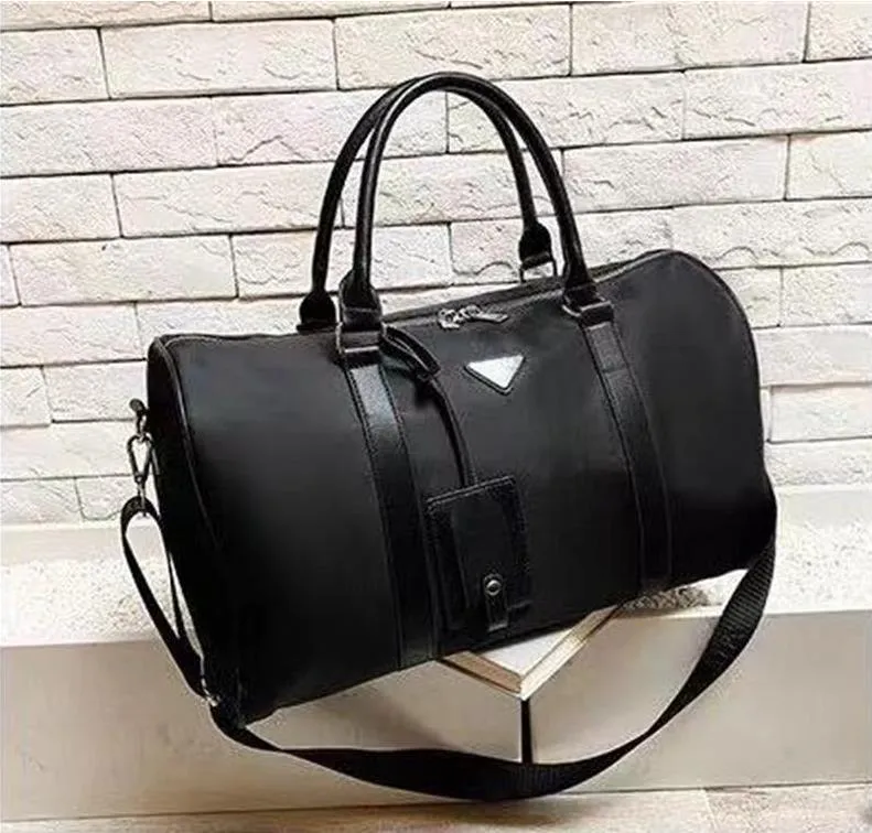 Sac de voyage en nylon noir de haute qualité pour hommes Sacs polochons Triple poignée pour hommes Bagages Gentleman Business Fourre-tout Sacs à main avec bandoulière taille 45 * 25 * 18 cm en gros