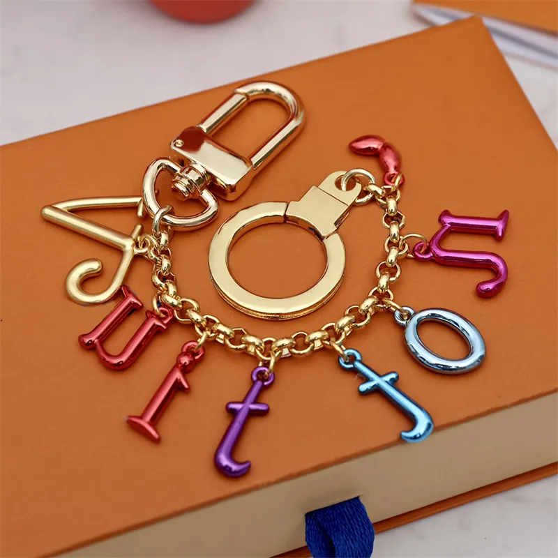 Mode coloré de luxe de luxe Keychain Letter le pendentif fleur sac de boucle clés de boucle pour hommes clés de boucle ornements de boucle en gros