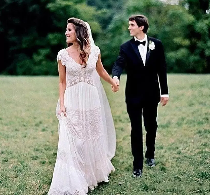 Robe de mariée bohème en mousseline de soie blanche d'été une ligne à manches courtes col en V profond dos nu longue Boho plage robes de mariée taille haute femmes enceintes grande taille robes de mariée