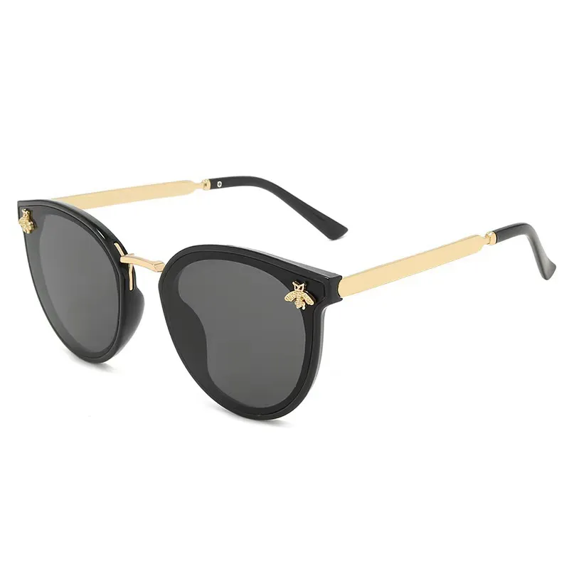 Okulary przeciwsłoneczne luksusowych marek Moda wielokolorowe klasyczne Kobiety Męskie okulary Jazdy sportowe cieniowanie trend Z pudełkiem