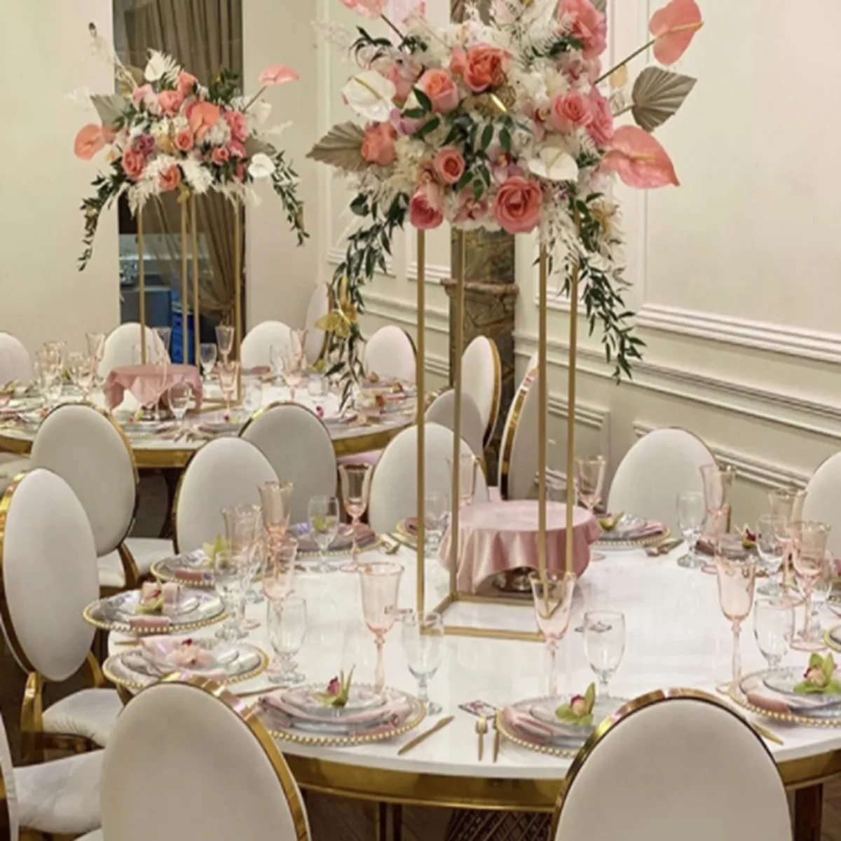 Centrotavola di fiori alti con cornice quadrata geometrica in ferro battuto elettrolitico per tavola di nozze senyu706