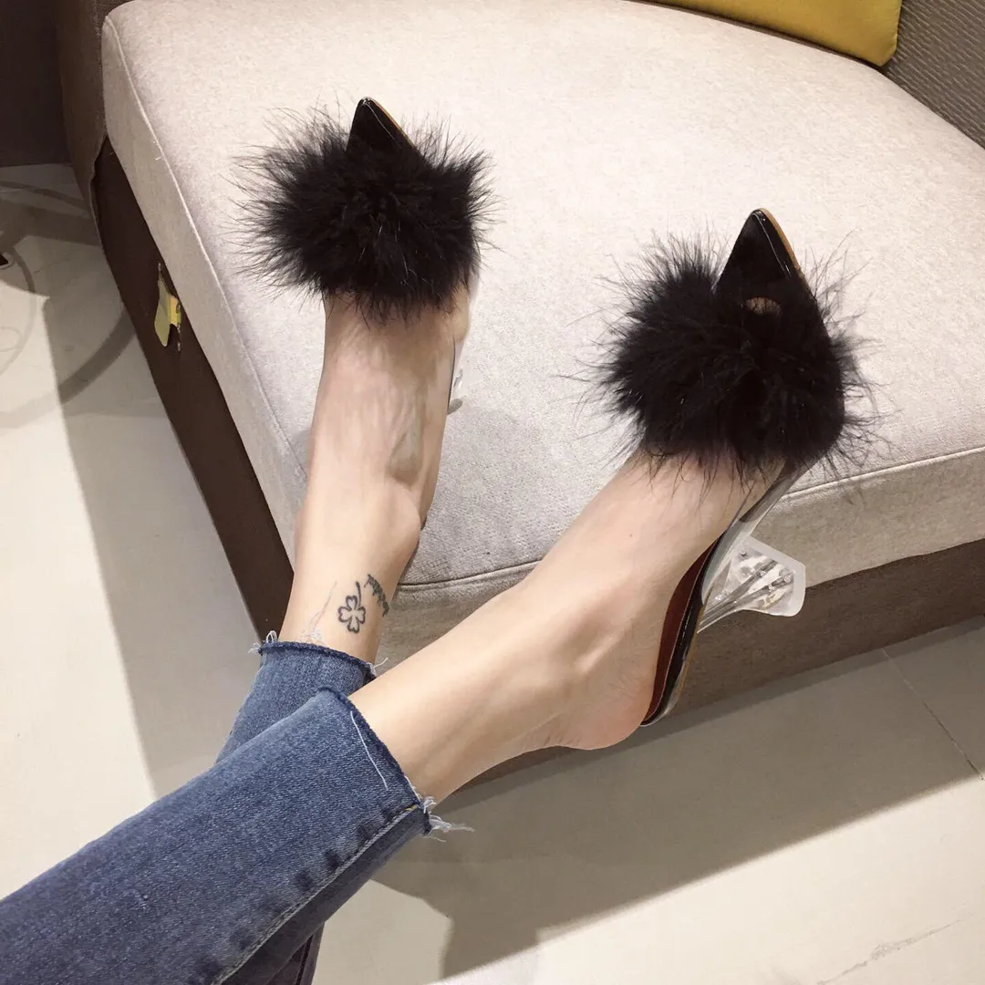 Damesmode Fluffy Bal Gerichte tenen Hoge Hak met Fuzzy Ball versierde PVC Duidelijke Wijnglas Vorm Hakken Party Schoenen Pumps