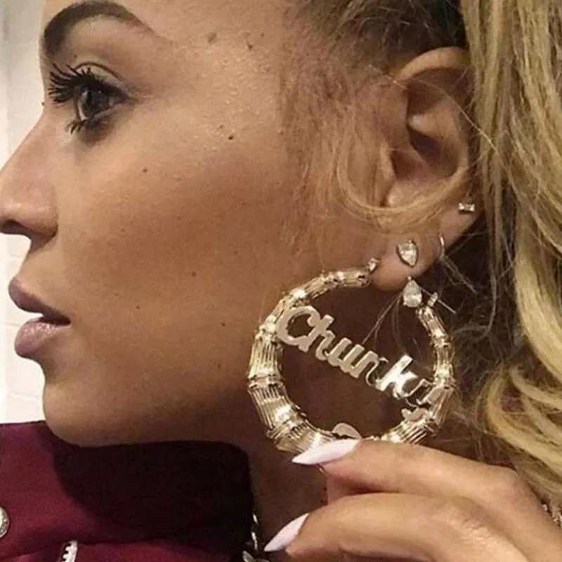 Hoop Huggie HIYONG 70mm 90mm nom personnalisé boucles d'oreilles personnaliser Hiphop bambou boucle d'oreille pour les femmes Style mode bijoux1177N