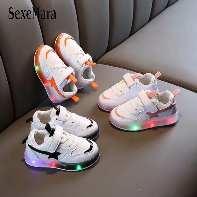 Chaussures bébé enfant en bas âge garçon baskets avec semelle lumineuse 2020 décontracté brillant chaussures pour filles blanc étoile LED enfant chaussures printemps LJ200907